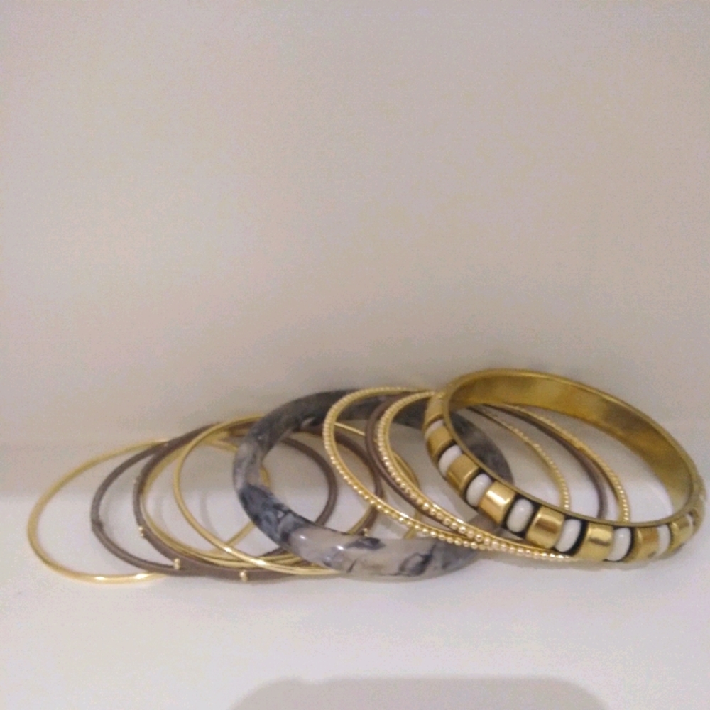 Gold bracelet bundle!🥰🏝🏖💛